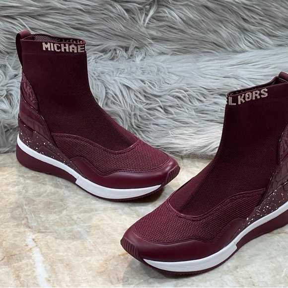 Michael Kors Swift Stretch Knit Crocodile EmbossedSneaker Booties. New - Picture 3 of 7